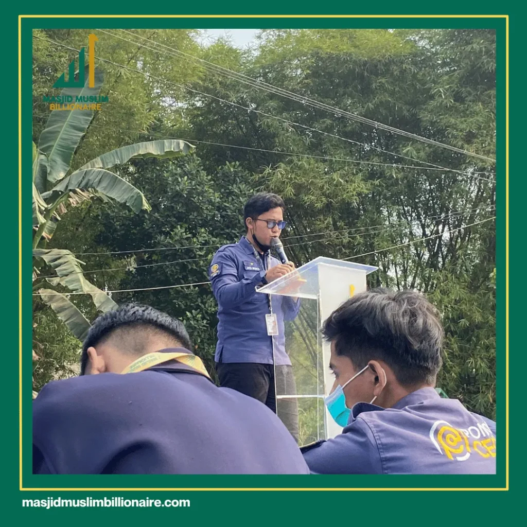 Abu Vulkanik Menyelimuti Kawasan MMB, Insan Masjid Muslim Billionaire Laksanakan Shalat Istisqo 