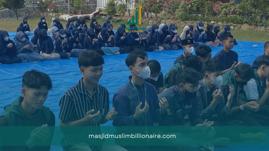Abu Vulkanik Menyelimuti Kawasan MMB, Insan Masjid Muslim Billionaire Laksanakan Shalat Istisqo 